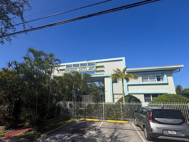 Marseilles Deco Condo photo 2